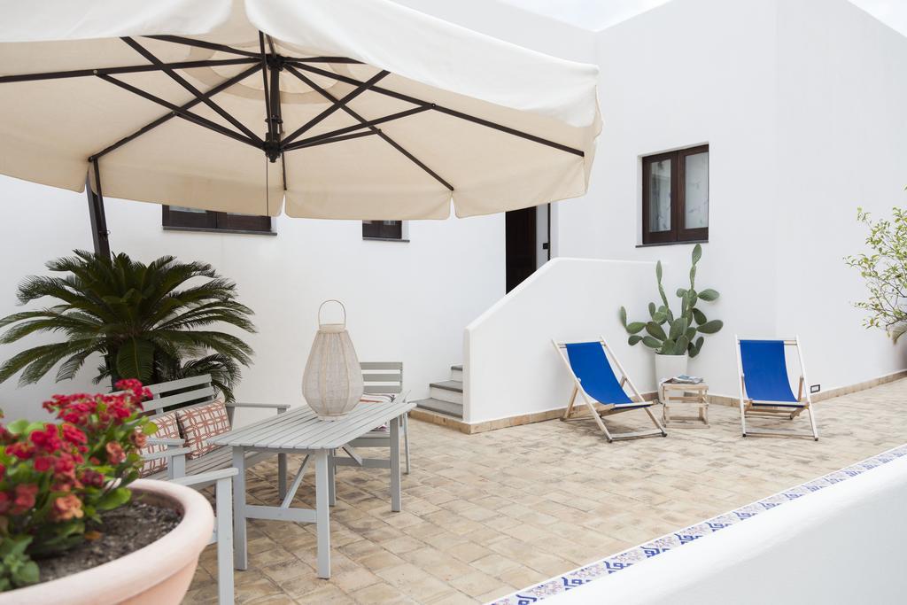 Hotel Mercanti Di Mare Santa Marina Salina Exteriör bild
